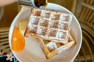 3.Waffles proteice-toppinguri si alte ingrediente alaturi de care le poti servi_vafe, sos, portocala 4