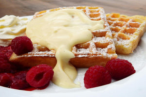 3.Waffles proteice - toppinguri si alte ingrediente alaturi de care le poti servi_vafe, sos, zmeura 2