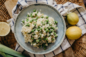 4.Risotto-alaturi de ce il poti servi orez mazare lamai prosop farfurie